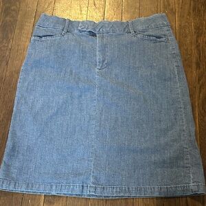 $5 bundle sale Lee size 12 skirt- casual- denim looking